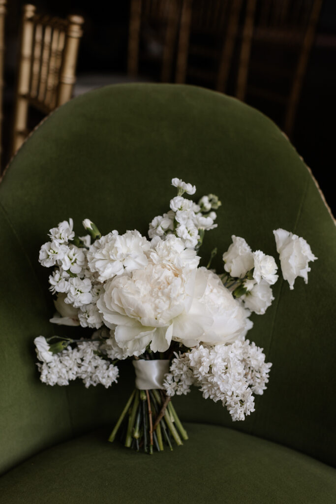 Beautiful white bouquet - how to plan your dream wedding!